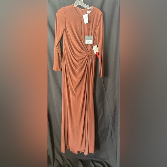 Mac Duggal 55708 LONG SLEEVE KEYHOLE DRAPED GOWN - Picture 4 of 6